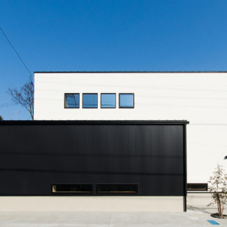 愛知県半田市建築家と建てる家｜土間玄関とI型キッチン
