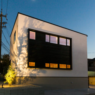 愛知県日進市建築家と建てる家｜焼杉と漆喰に包まれる暮らし