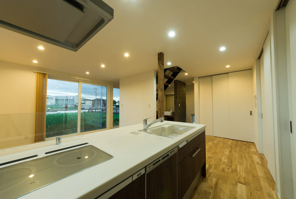 2000万円台の注文住宅間取り実例｜コストパフォーマンスの良い家づくりを - R+house