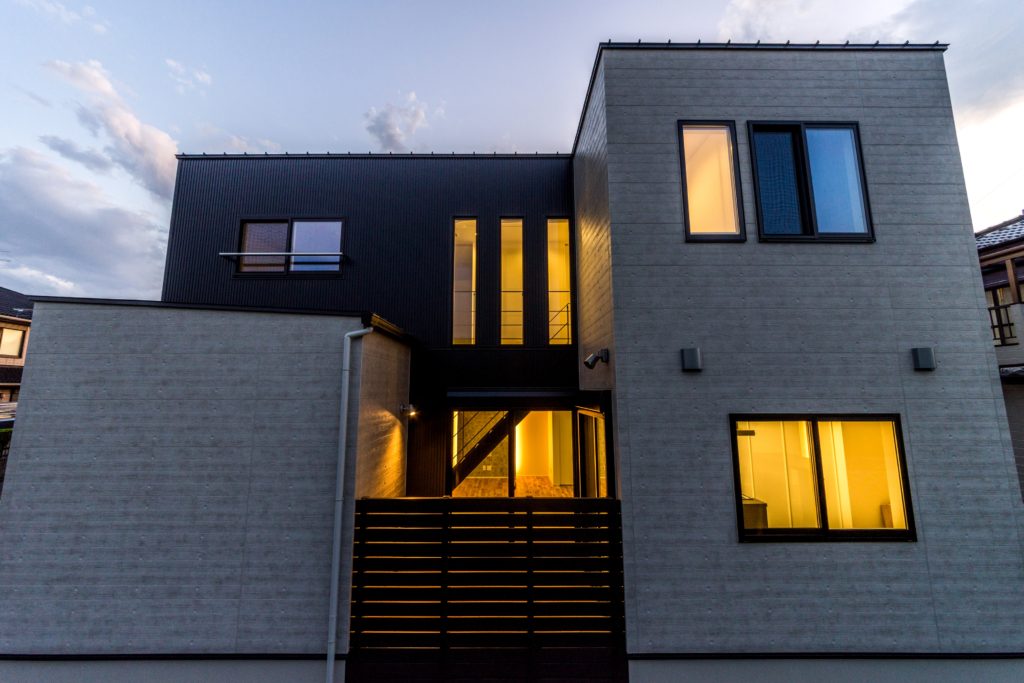【重厚感・高級感のある家】実現する11つのコツ│内装・外観の実例も紹介 - R+house