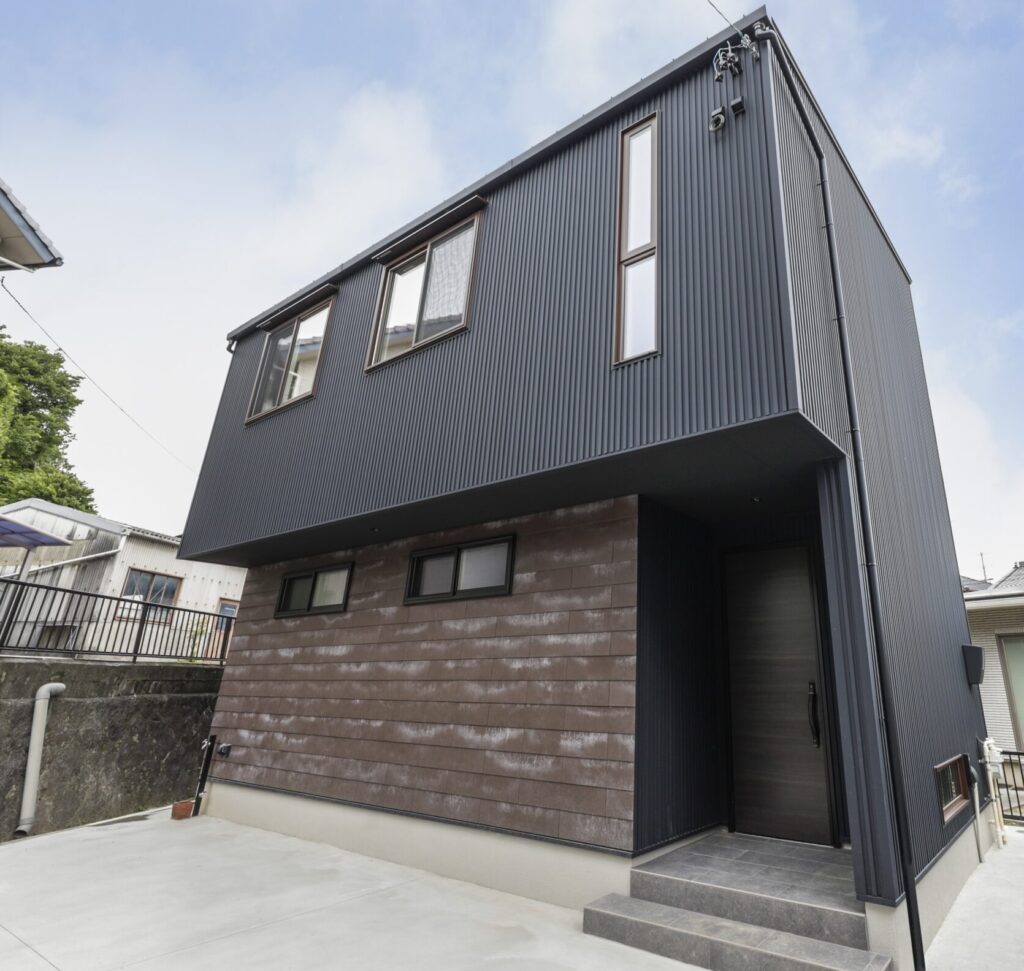 外壁にガルバリウム鋼板 後悔する『7つの理由』│後悔を防ぐ4つの対策  