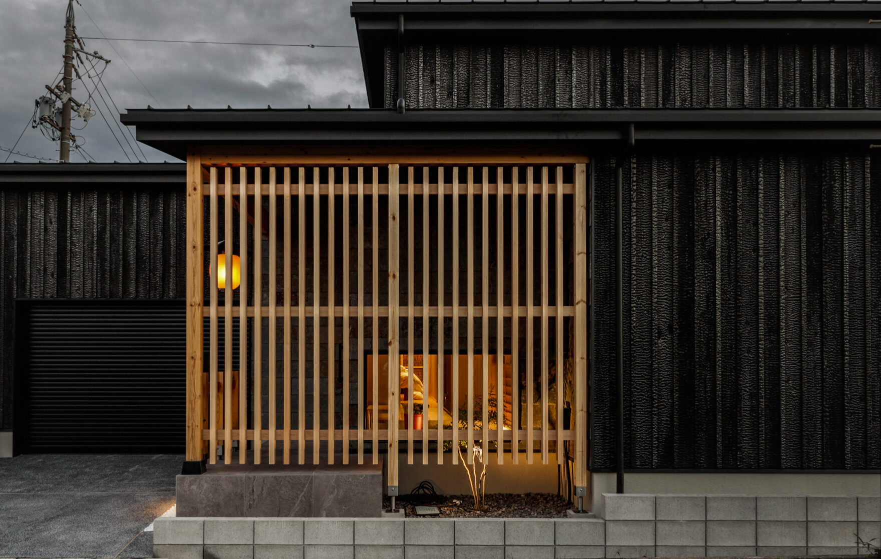 愛知県刈谷市新築平屋注文住宅｜焼杉を使った外壁の施工事例
