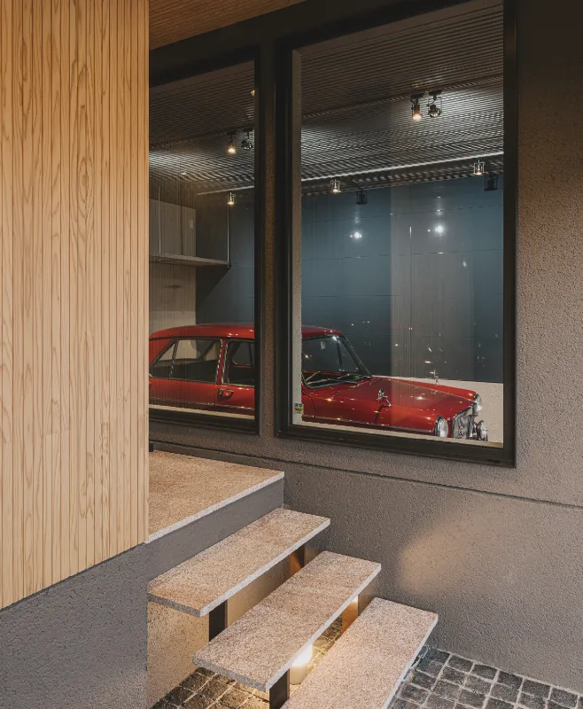 玄関から見えるビルトインガレージ